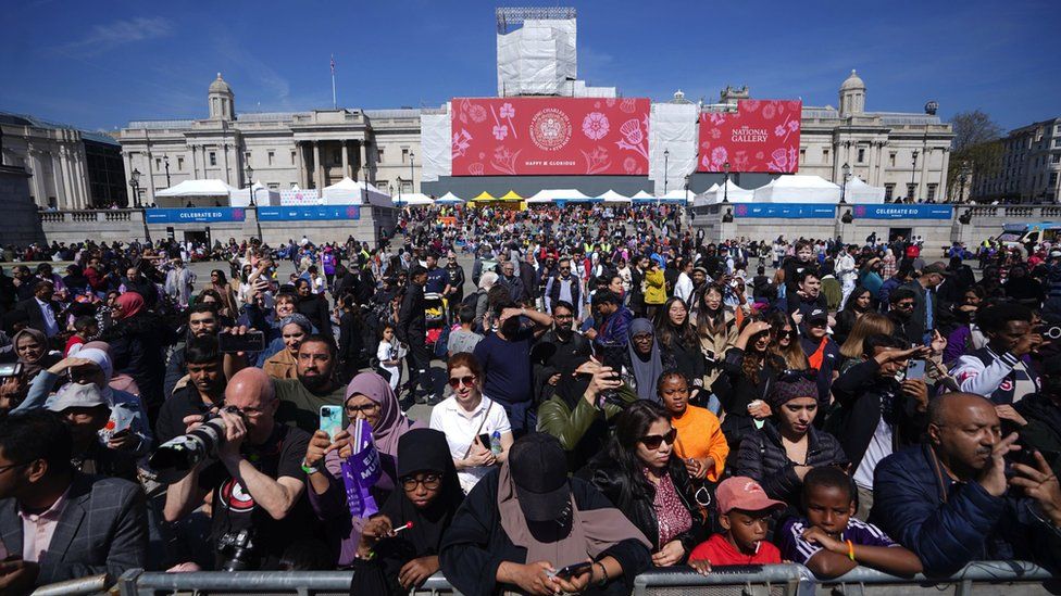 Thousands delight in London Eid in the Square celebrations - BBC News