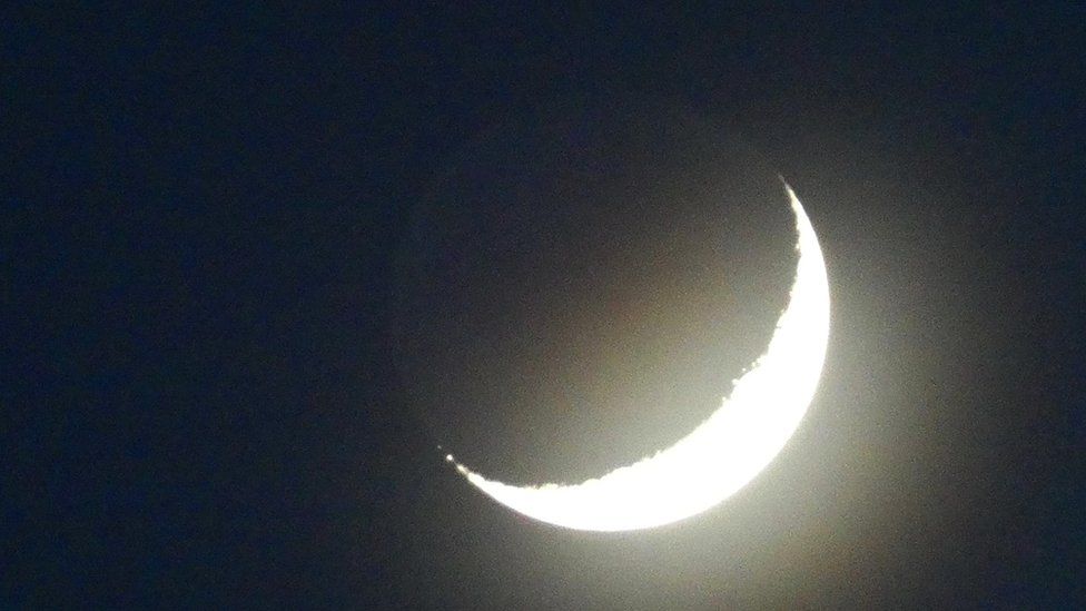 Photo of a crescent moon Llithfaen