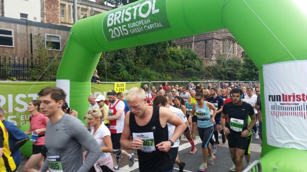 Thousands complete Bristol Half Marathon BBC News