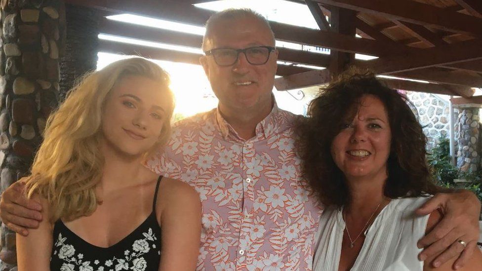 Garry and Samantha Birtles with their daughter Elyshia
