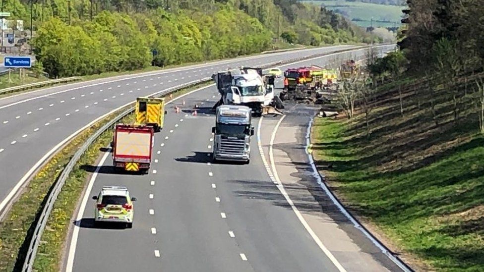 Three lorry M5 crash in Gloucestershire leaves driver dead BBC News