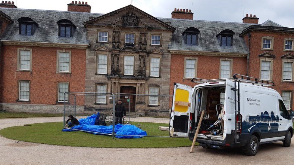 'Degrading' Dunham Massey Hall statue removed BBC News