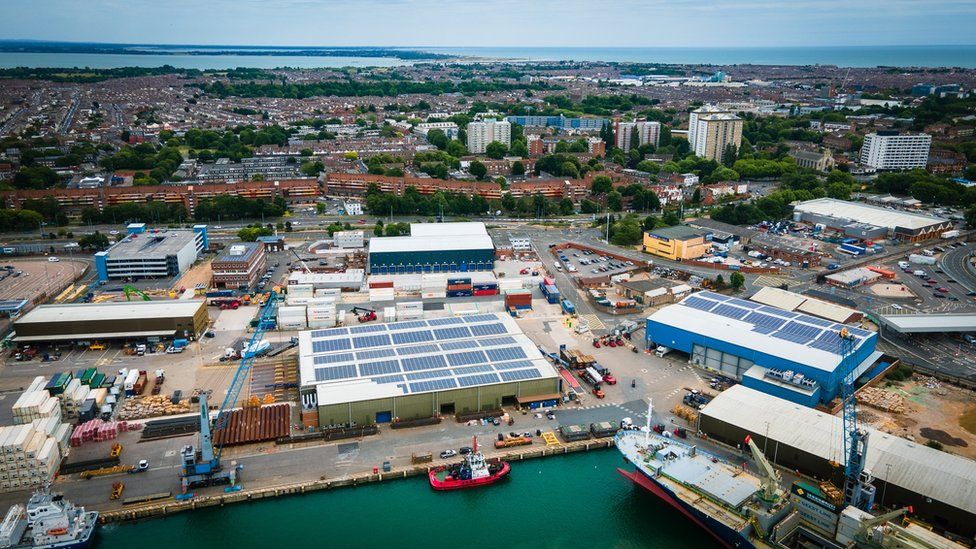 Portsmouth dockers walk free after 118m cocaine haul trial bbc news