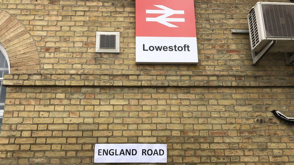 England Road sign