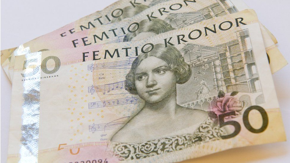 A small pile of old 50-krona notes