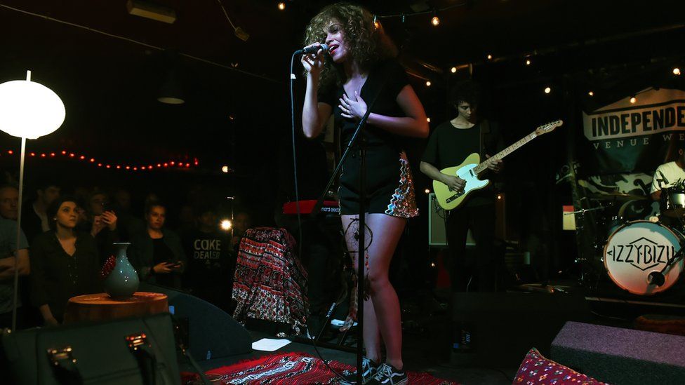 Izzy Bizu playing at Night & Day as part of Independent Venue Week in 2016