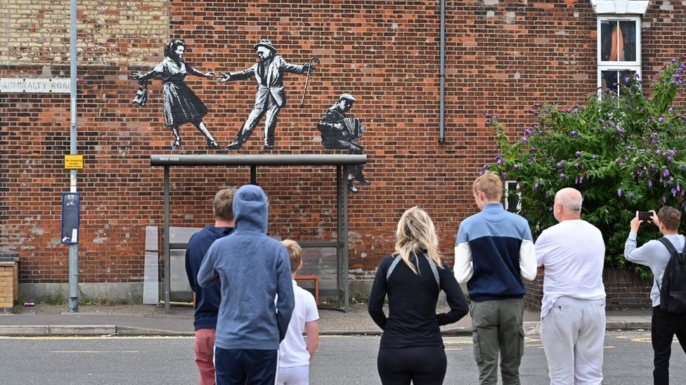 Banksy mural featuring dancing couple in Great Yarmouth