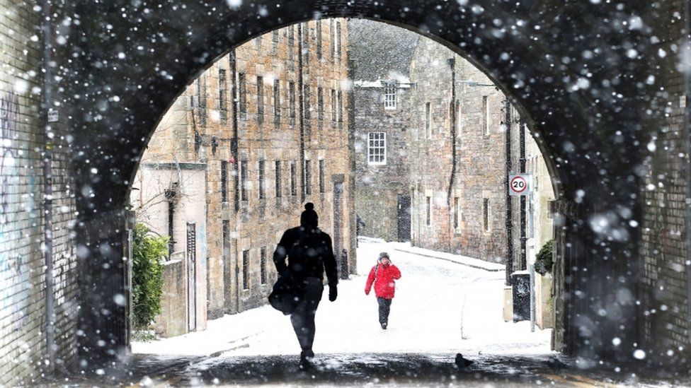 snow in Edinburgh