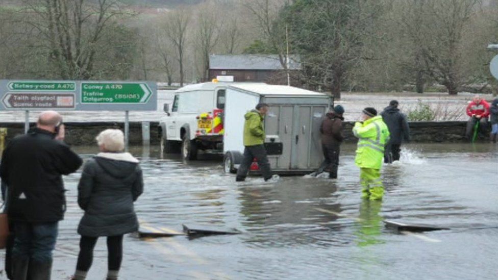 'Failures hampered Conwy Valley flooding response' BBC News