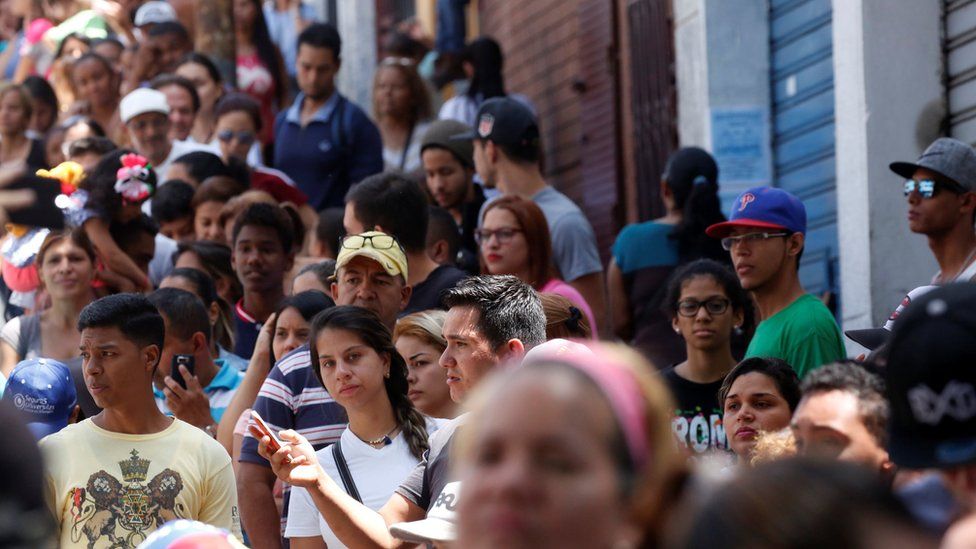 People queue to vote in Caracas