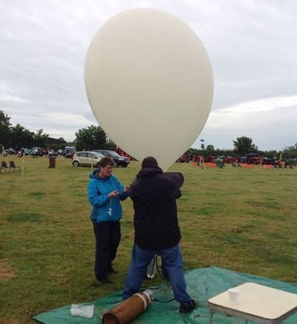 'Space' mission launched at World Egg Throwing Championships - BBC News