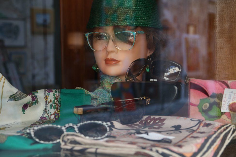 A shop mannequin advertising glasses