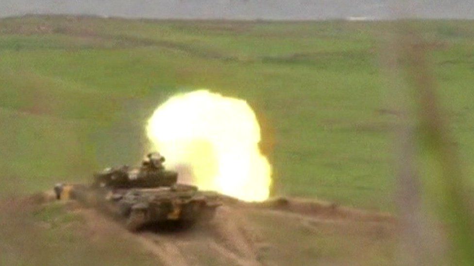 Nagorno-Karabakh separatist tank firing rounds, 4 Apr 16