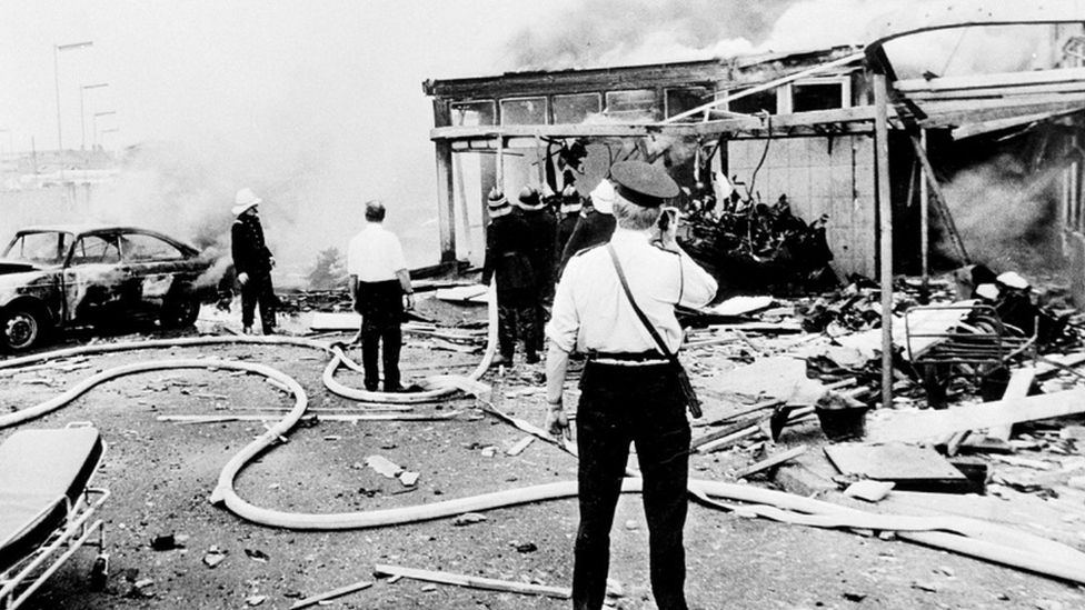 Emergency services at the scene of the explosion at Oxford St bus station on 21 July 1972