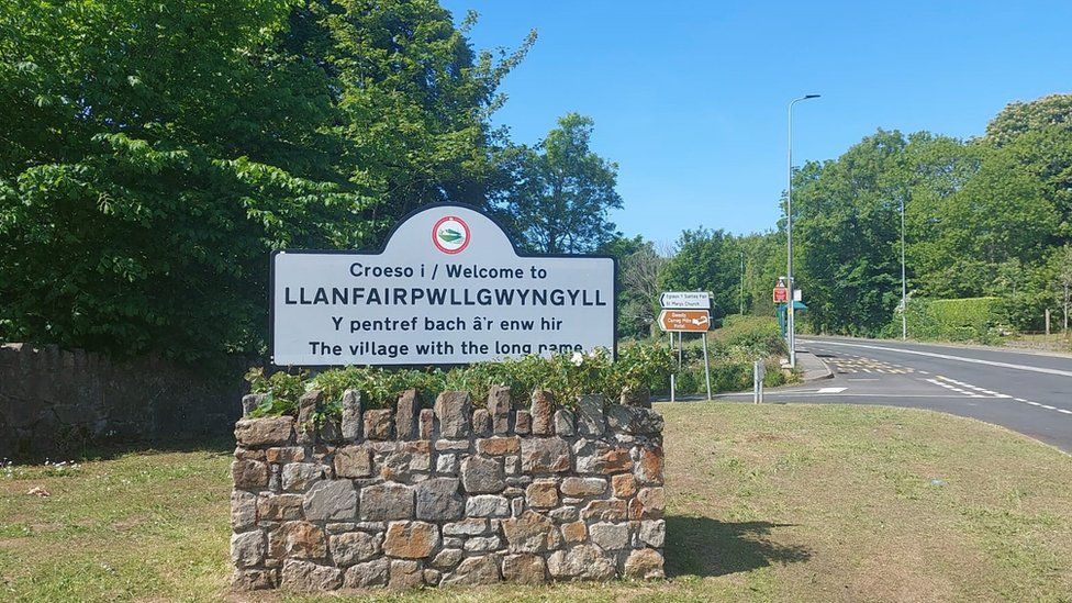 Original sign for Llanfairpwll