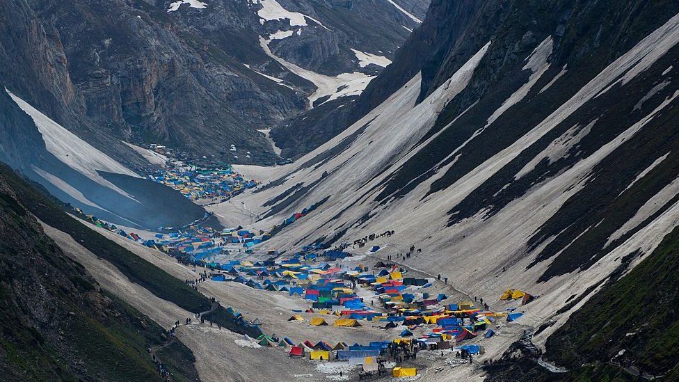 Hindu pilgrims camping outside Amarnath caves