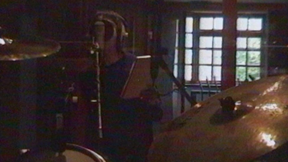 Liam Gallagher sings
