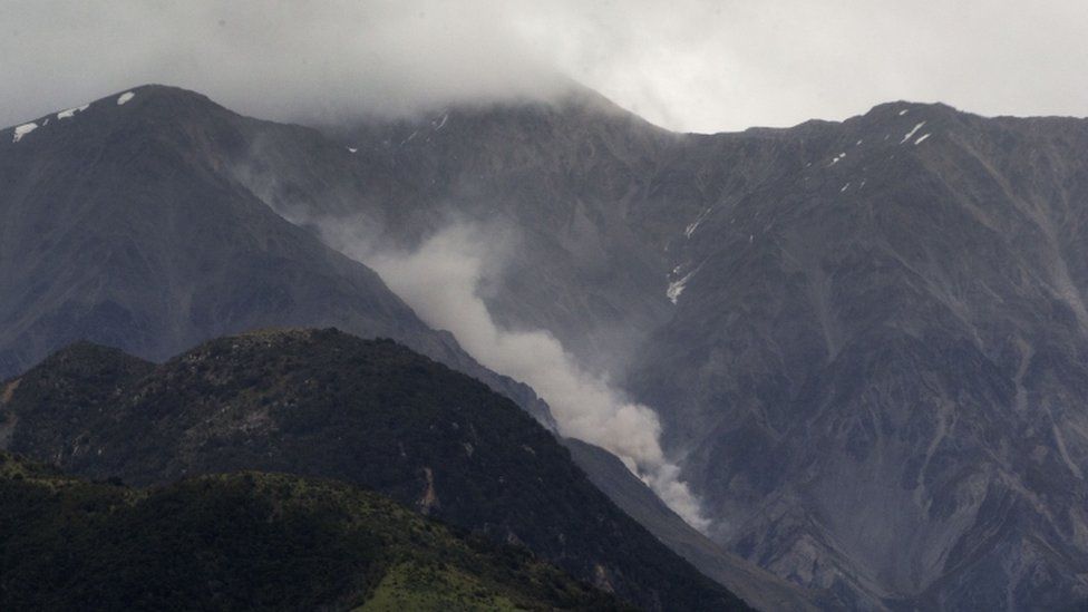 Landslide triggered by an aftershock in the Kaikoura mountain range (14 Nov 2016)