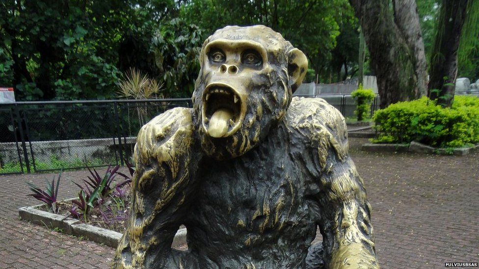Tião the Chimpanzee statue