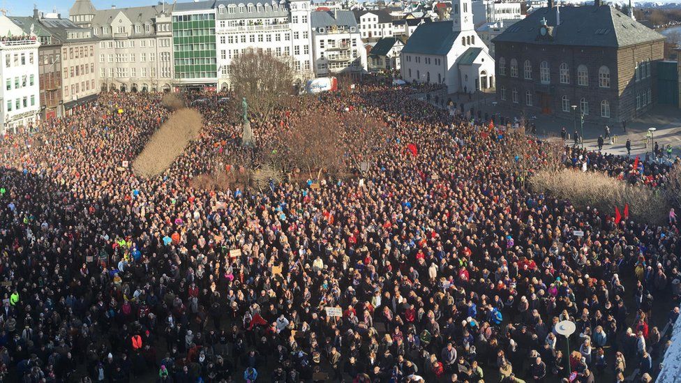 Panama Papers: Voices from Iceland as PM resigns - BBC News