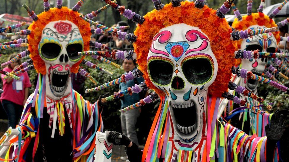 In pictures: Mexico City's Day of the Dead parade - BBC News