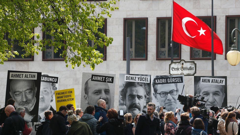 Press freedom rally outside Turkish embassy, Berlin, 3 May 17