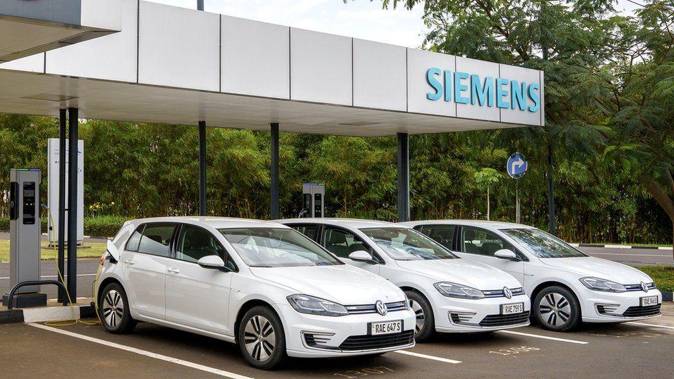 e-Golfs at a Siemens charging station