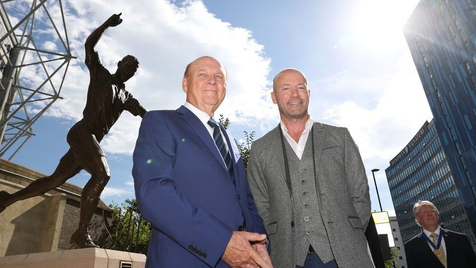 Freddy Shepherd alongside Alan Shearer at the unveiling of a statue of the former striker outside St James' Park