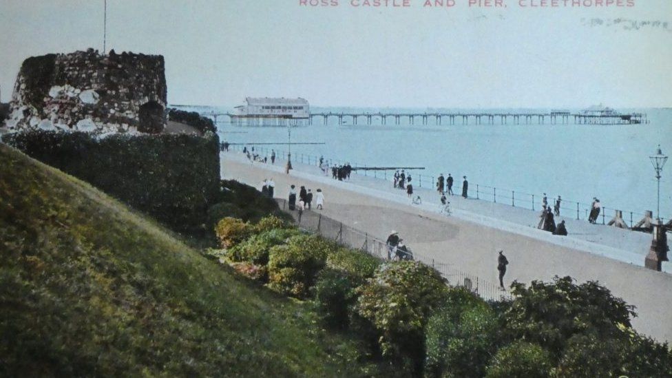 Cleethorpes Pier marks 150th anniversary - BBC News