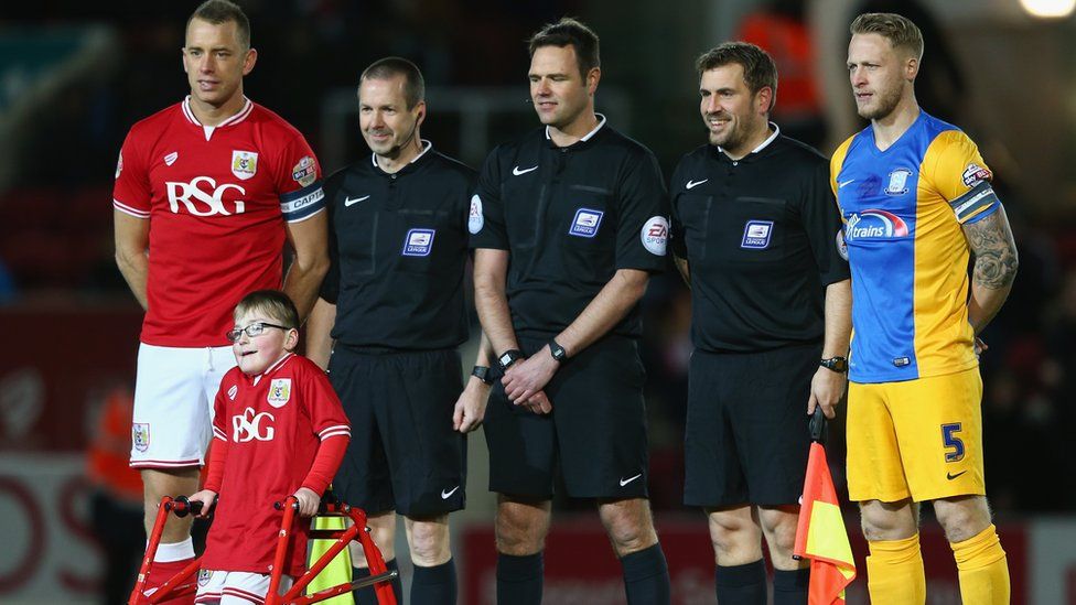 Oskar Pycroft walks as Bristol City mascot for first time - BBC News