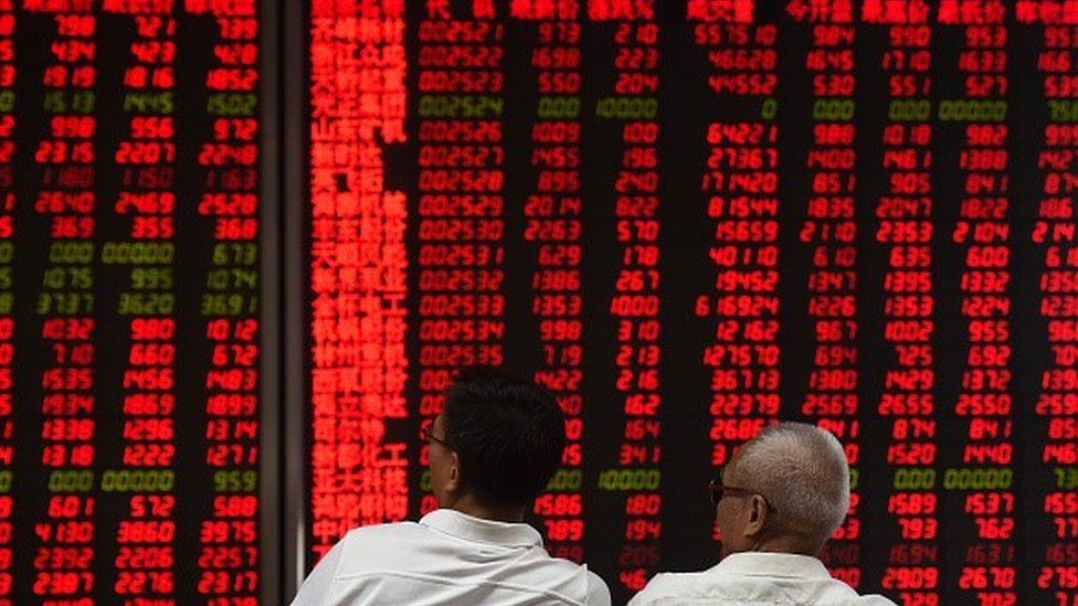 Chinese investors monitor share prices
