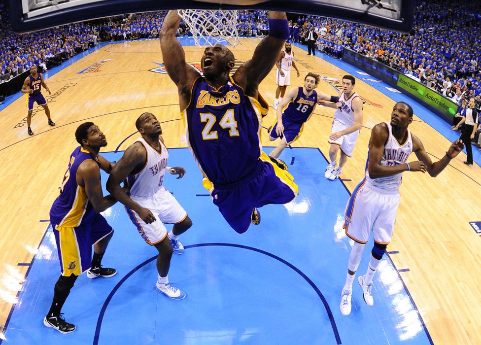 Kobe Bryant dunks the ball against Oklahoma City Thunder in Oklahoma City, 2012.