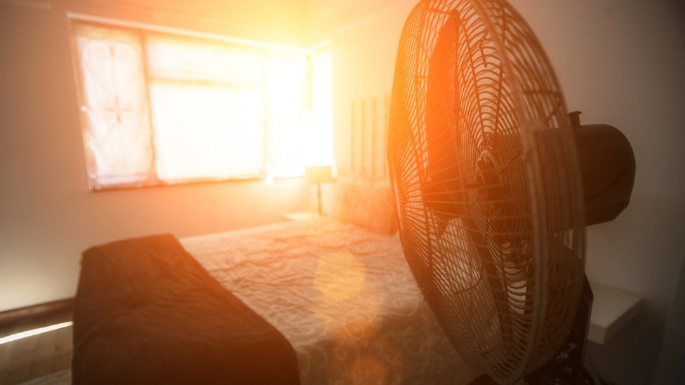 An photo of a fan and sunlight