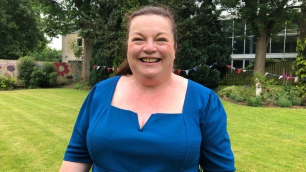Singalongs have immense impact, Cirencester care home says BBC News