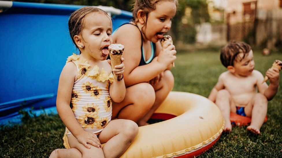 Children eating ice cream