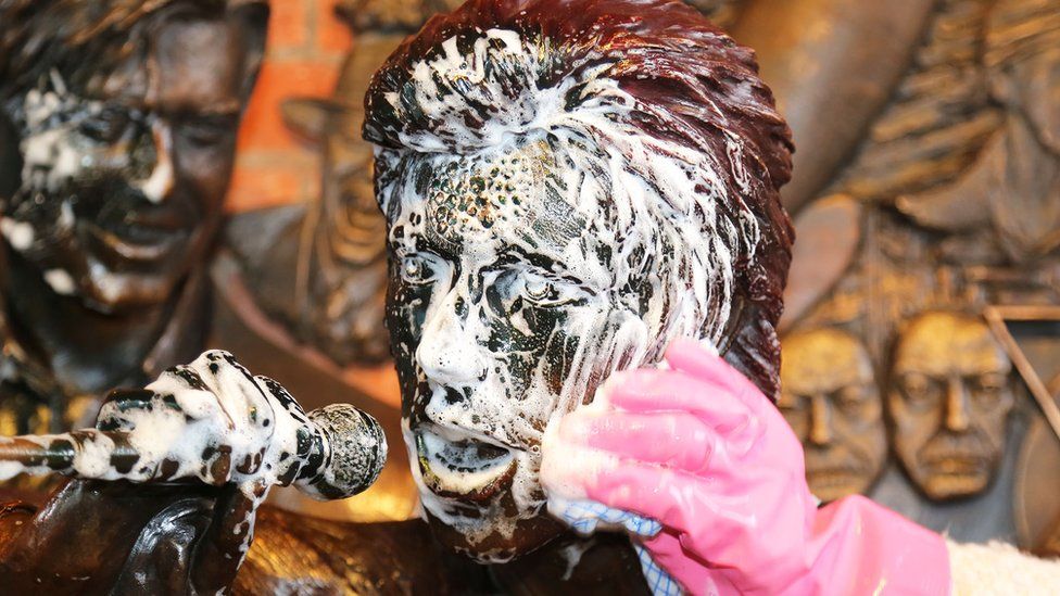 Cleaning a David Bowie statue