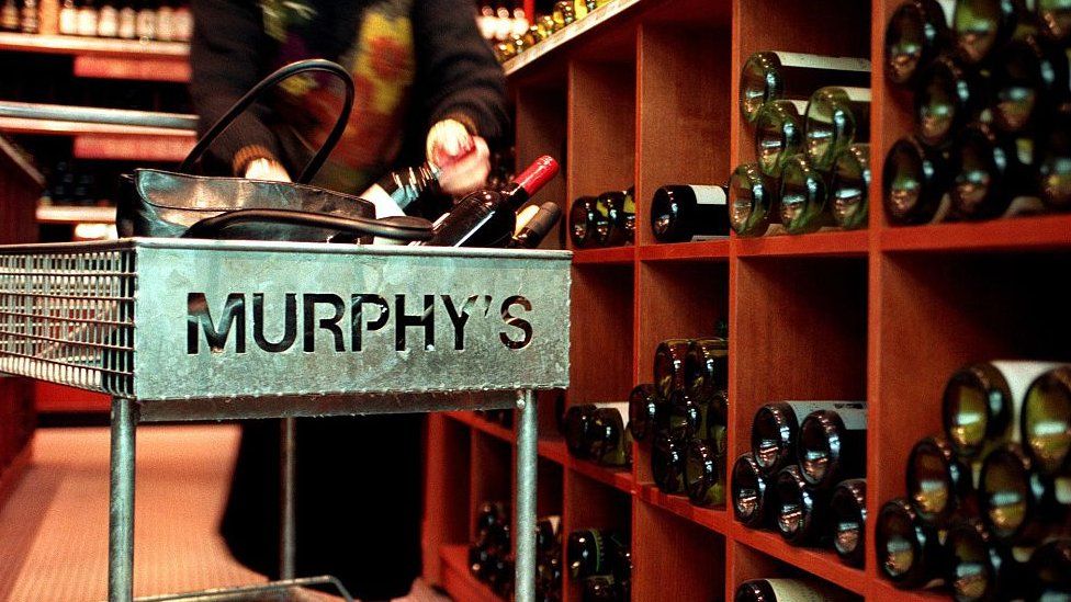 Dan Murphy's offers walk-in job interviews as Australia faces a historically low number of workers.