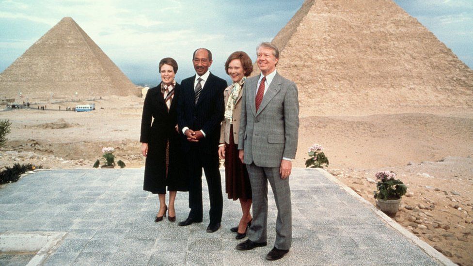 Egyptian president Anwar el-Sadat and his wife Jehan pose with President Jimmy Carter and First Lady Rosalynn Carter at the Pyramids, during a diplomatic visit by the Carters on 10 March 1979