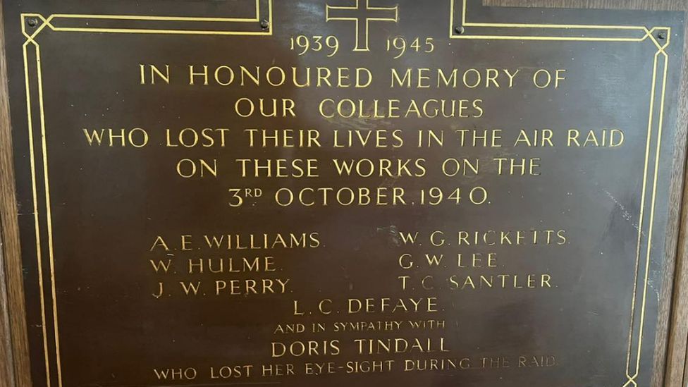 Search for descendants of Worcester wartime bombing victims - BBC News