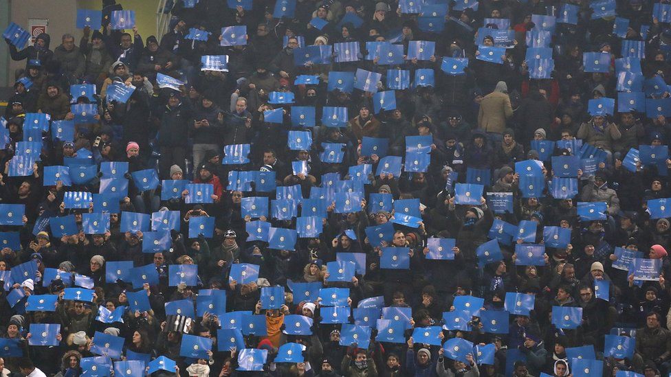Fans of FC Internazionale cheer their team during the Serie A match between FC Internazionale and SSC Napoli at Stadio Giuseppe Meazza on December 26