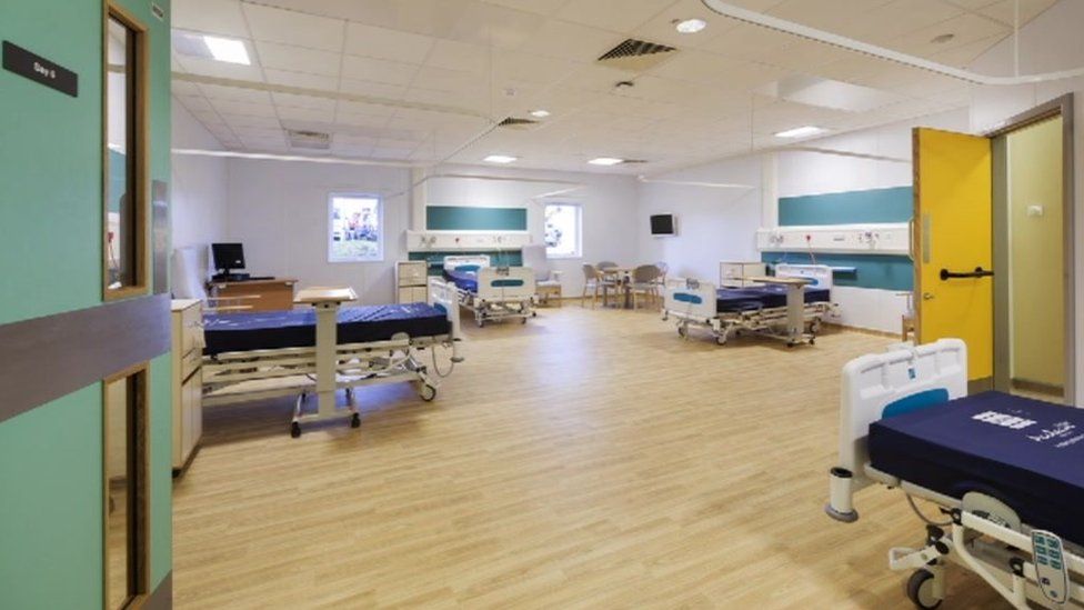 Yeovil District Hospital: Rooftop ward opens to boost capacity - BBC News