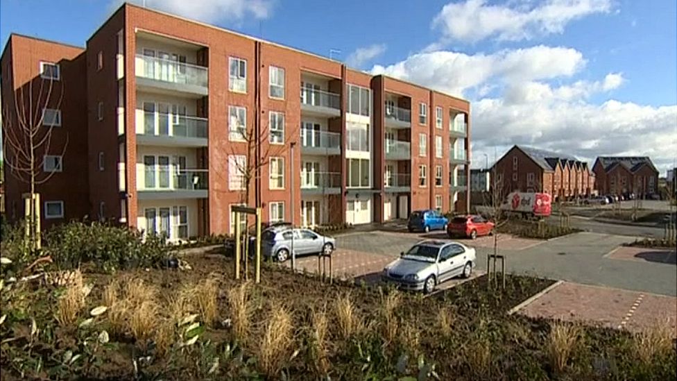 'Momentous day' for Luton's regenerated Marsh Farm estate BBC News
