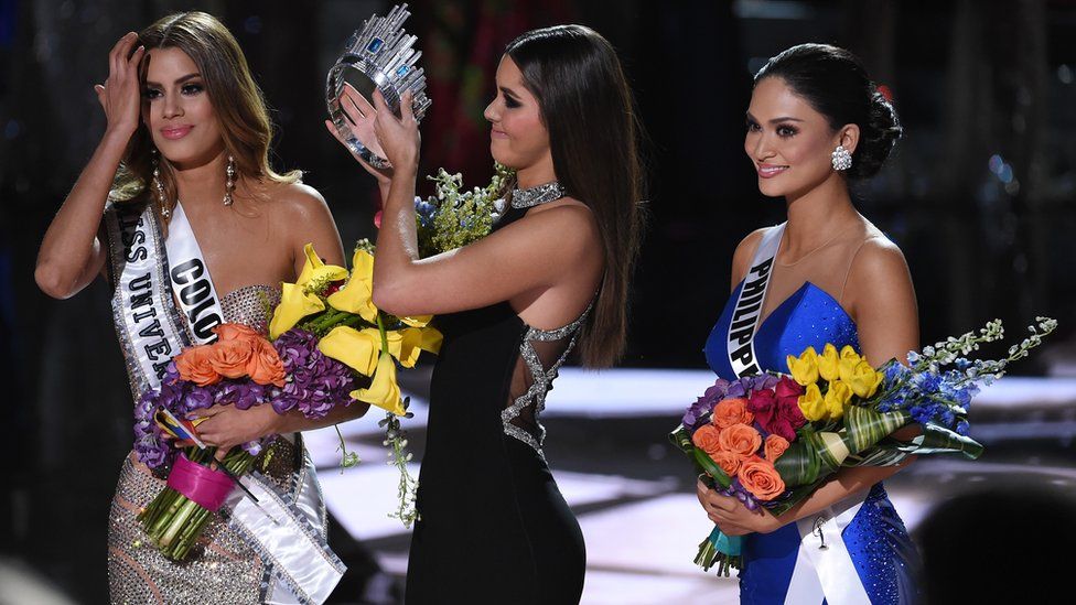 Miss Colombia Ariadna Gutierrez (left) was mistakenly named winner of 2015 Miss Universe
