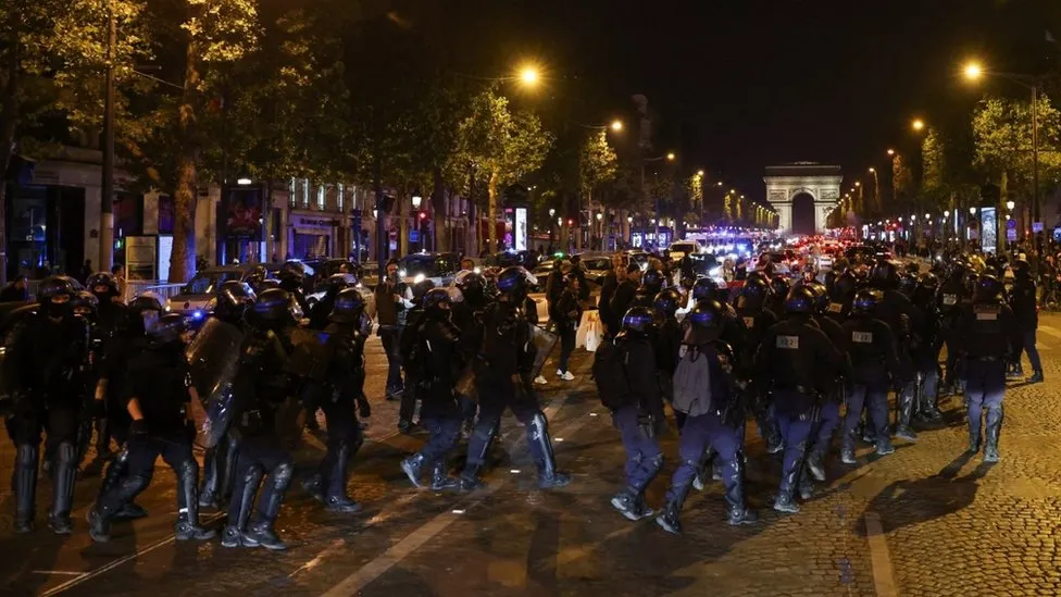 France tells rioters to go home