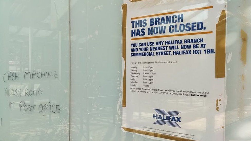 A poster saying that a branch of Halifax has closed