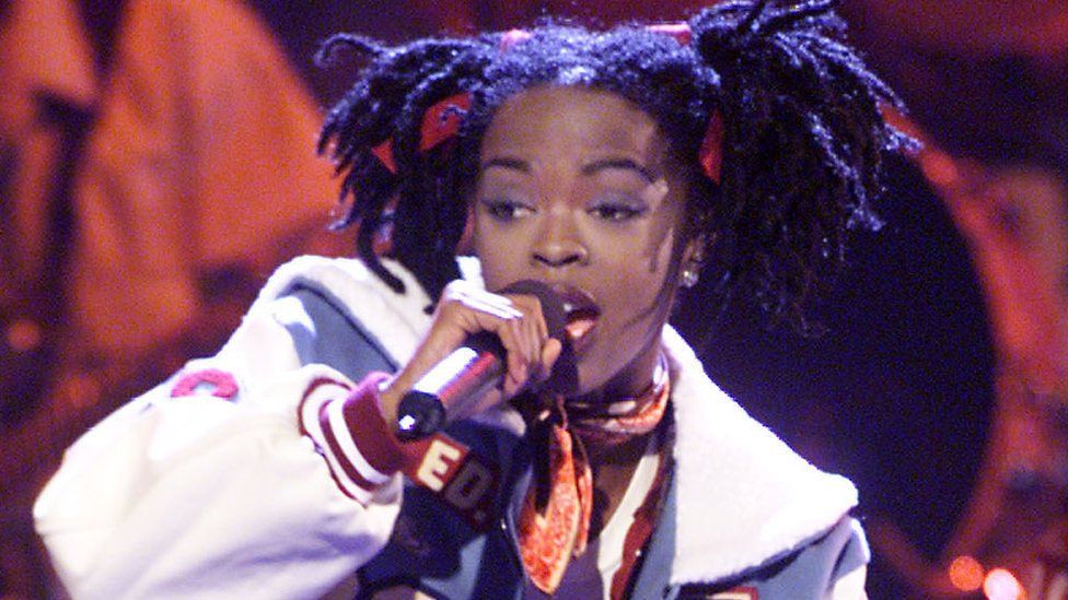 Lauryn Hill performing at the 1998 Billboard Music Awards in Las Vegas