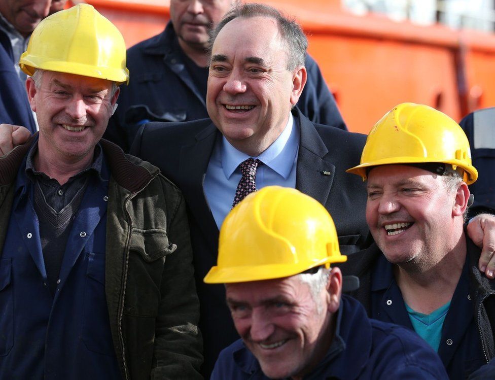 Alex Salmond with shipyard workers