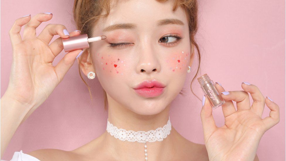 A model wearing Beige Chuu Korean makeup