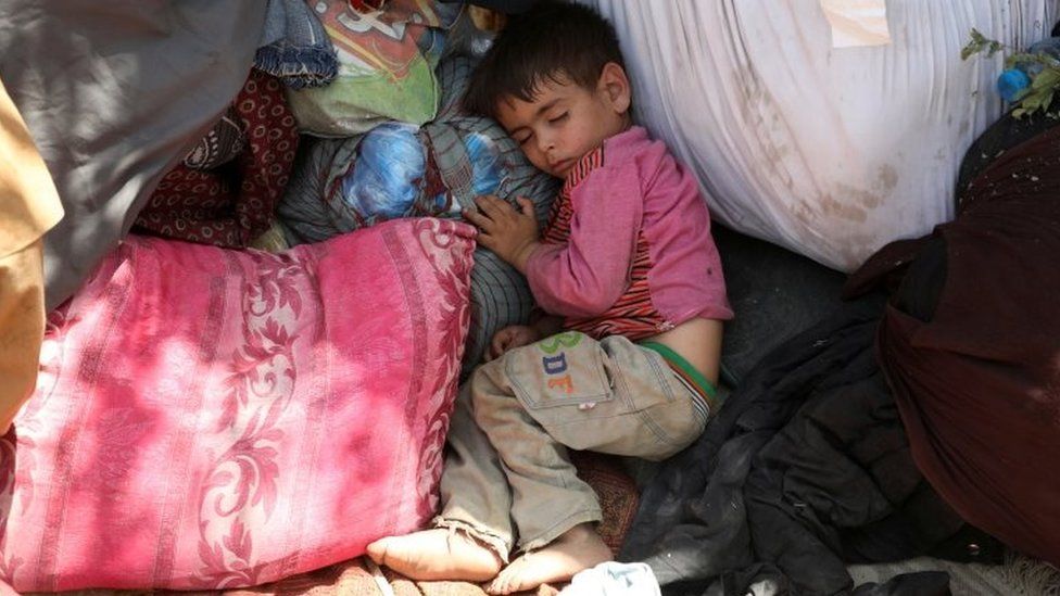 An internally displaced Afghan child sleeps in a public park in Kabul, Afghanistan. Photo: 10 August 2021