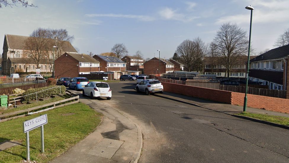 Bulwell: Man in critical condition after attack at house - BBC News